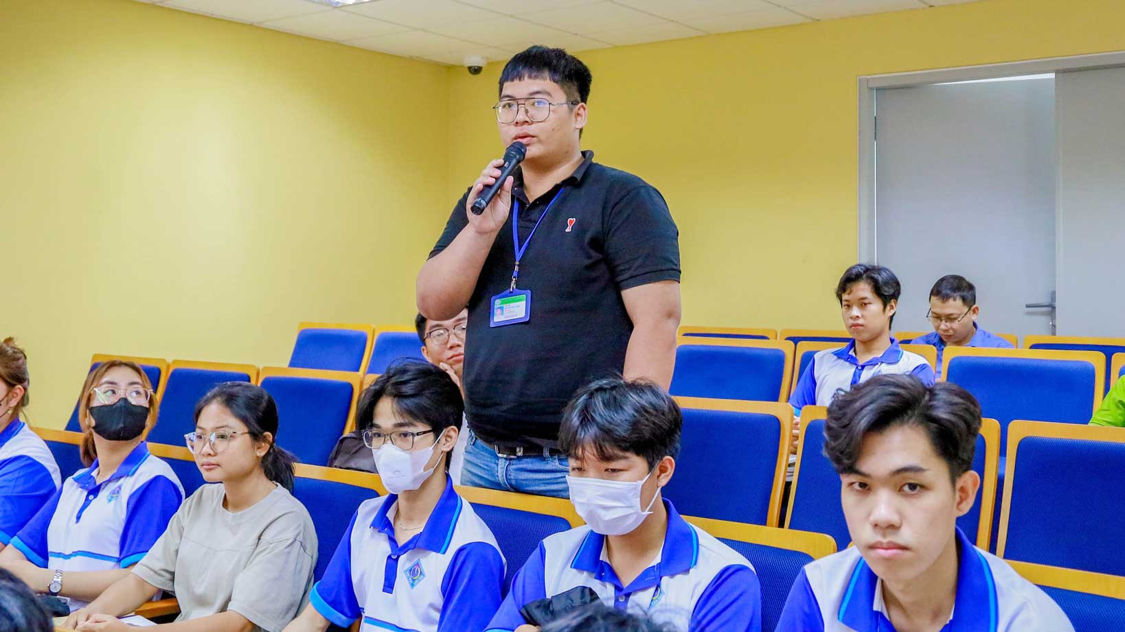 Sinh vien tham gia y kien tai hoi thao. Anh: Dai hoc Can Tho