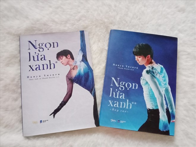 Regularly clearing the bookshelf and placing the book in dry places is the way to keep the book fresh and not stained with gold. Photo: Phuong Thao