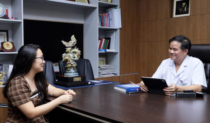 According to Associate Professor, Dr. Dao Xuan Co - Director of Bach Mai Hospital, one of the breakthroughs of Resolution 72 is the increase in treatment policies for doctors and medical staff.