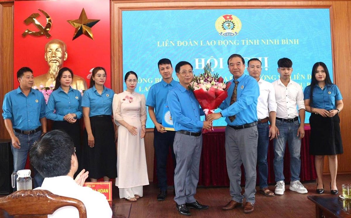 Establishment of Vu Ban Commune Trade Union, Ninh Binh Province. Photo: Ninh Binh Trade Union