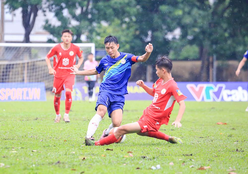 U17 TPHCM (ao xanh) thi dau lep ve truoc U17 PVF-CAND. Anh: VFF