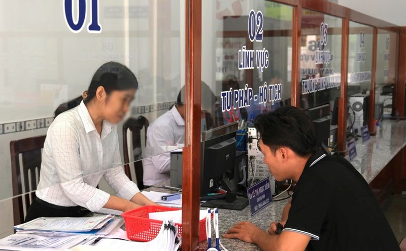 The draft Law on Public Employees (amended) stipulates that public service units are proactive in the management and use of human resources. Photo: Ta Quang