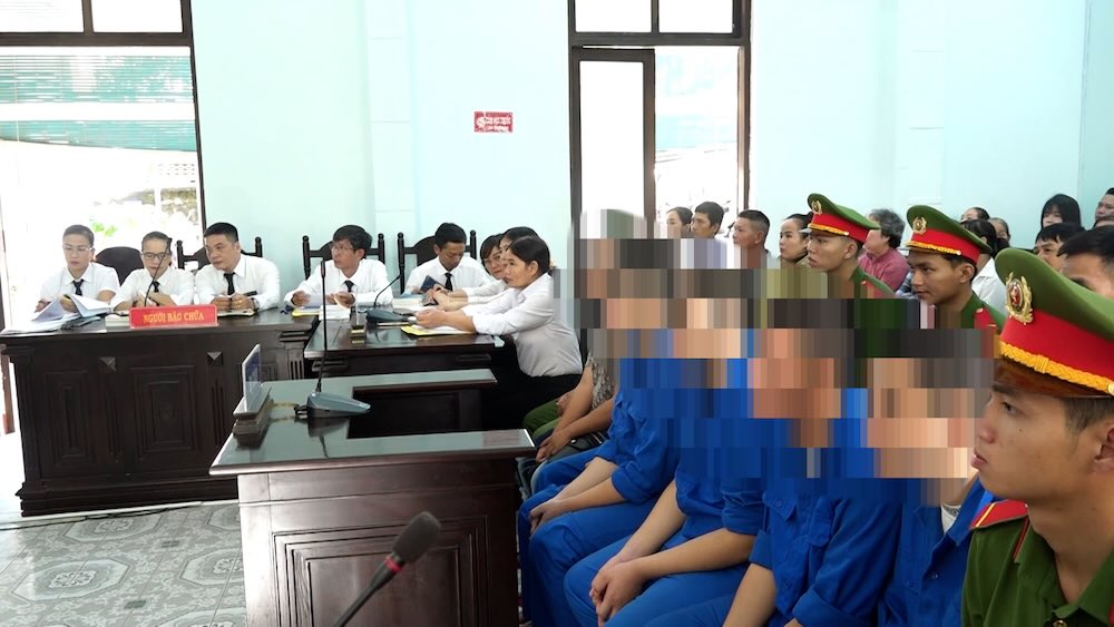 A group of young men in Hue robbed a pair of sandals, 2 jackets and 40,000 VND and then went to prison. Photo: Ngoc Minh