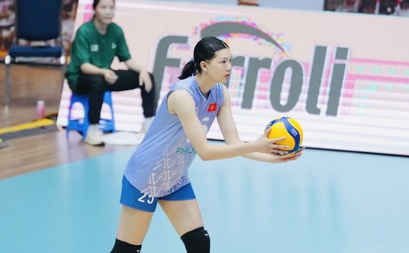 Tran Thi Bich Thuy is a professional middle blocker of Vietnamese women's volleyball. Photo: VFV