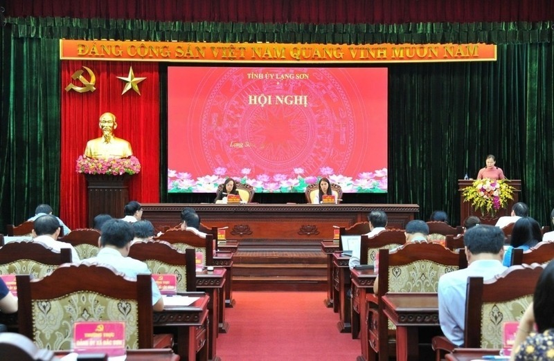 党大会第13期において、Lang Son省は34の党組織、944人の党員を懲戒処分にしました。写真: Tuyet Mai