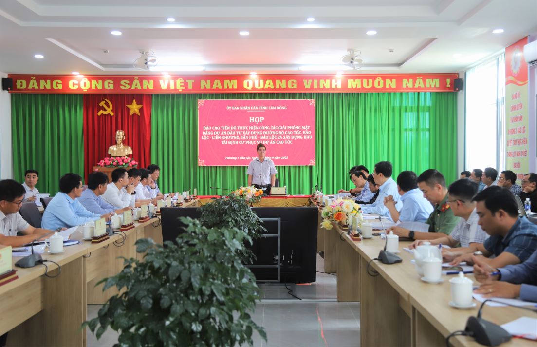 Quang canh buoi lam viec. Anh: Lam Hong