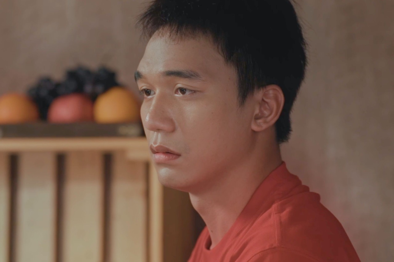 Do Nhat Hoang plays in the movie Co don't run away from me. Photo: VieON.