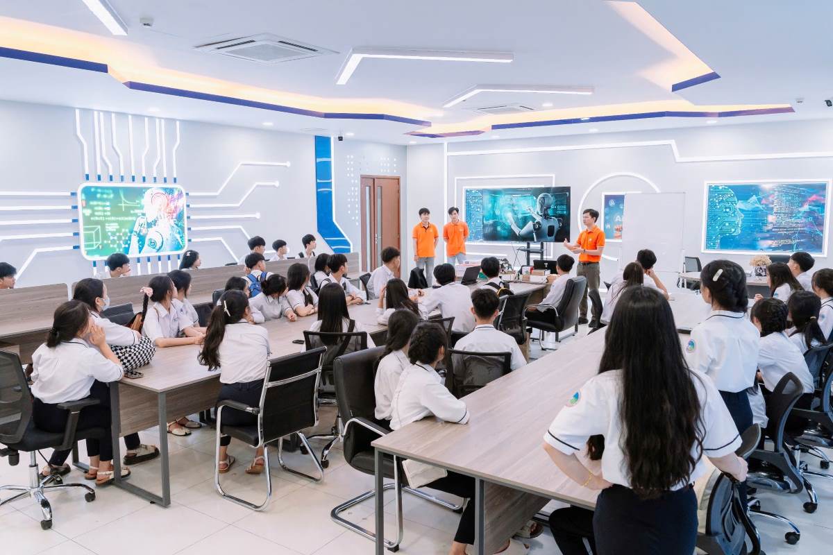 Hiện nay, AI đã được tích hợp vào khoảng 140 môn học tại Trường ĐH FPT, chiếm 30% tổng số môn học trong chương trình đào tạo bậc đại học. Ảnh: FPT