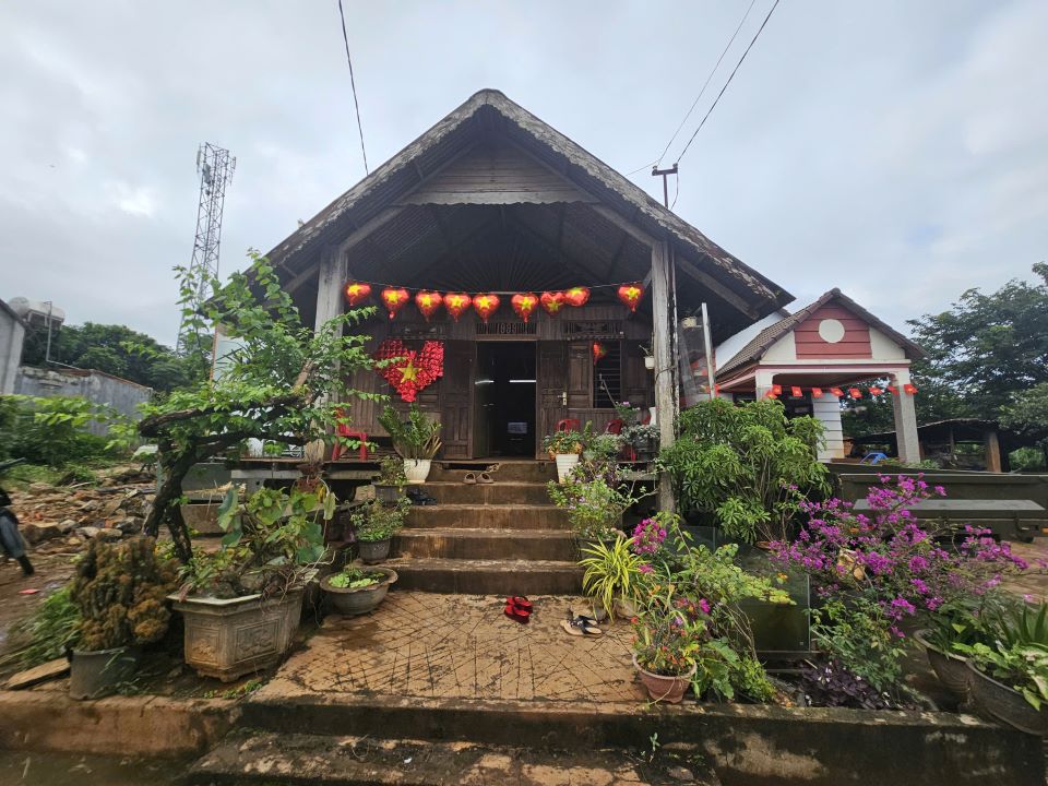 Ngoi nha dai truyen thong cua gia dinh chi H'Vinh Enuol. Anh: Thanh Quynh