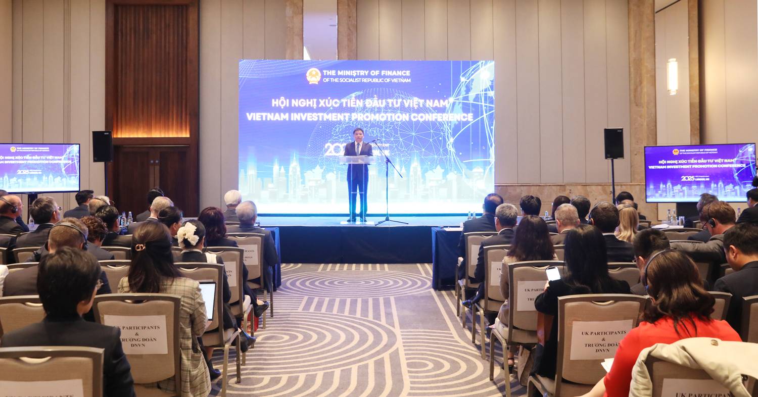 Le ministere des Finances organise avec succes la conference de promotion des investissements au Royaume-Uni. Photo : MOF