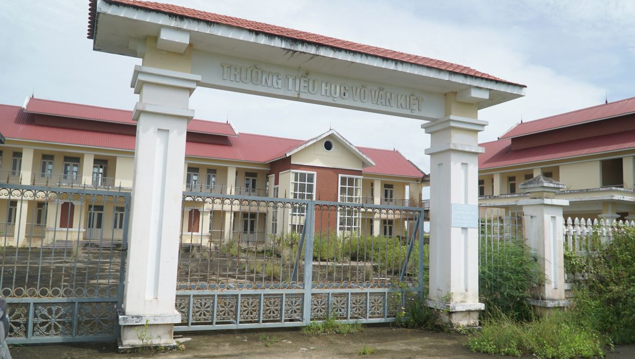 Truong tieu hoc Vo Van Kiet, ap Buu 2, xa Dong Hai, tinh Ca Mau kha be the du 3 nam chua don bat cu hoc sinh nao. Anh: Nhat Ho