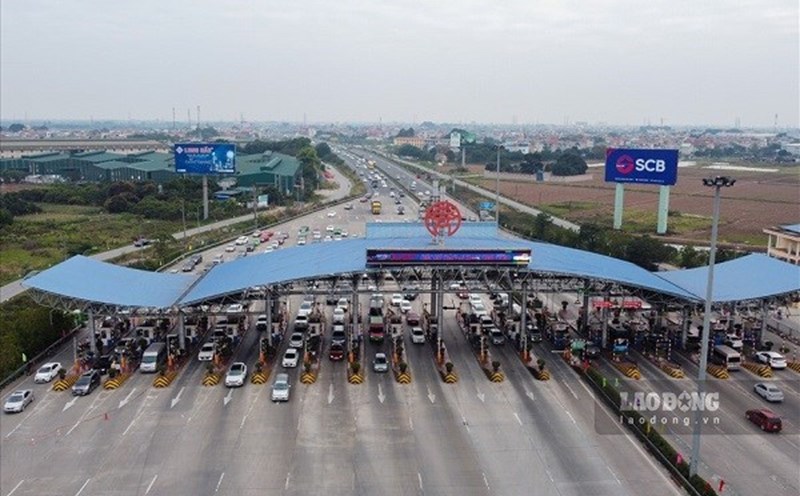 From October 1, 2025, vehicle owners who have not converted to a traffic account linked to non-cash payments will not be allowed to collect unstop automatic fees. Photo: To The