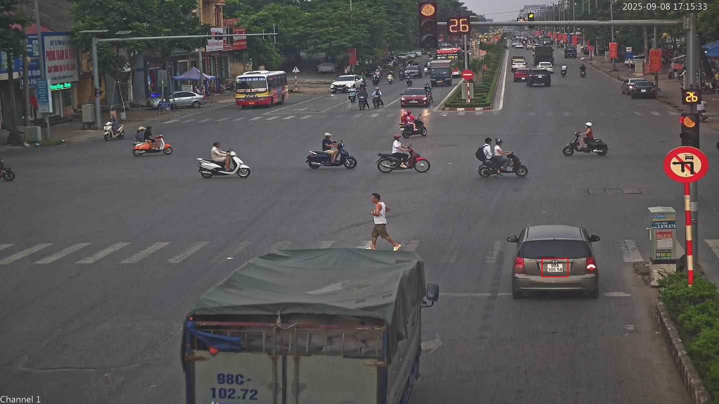 박닌(Bac Ninh)에서 신호 위반으로 벌금을 부과받은 차량 소유주. 사진: 박닌(Bac Ninh) 공안