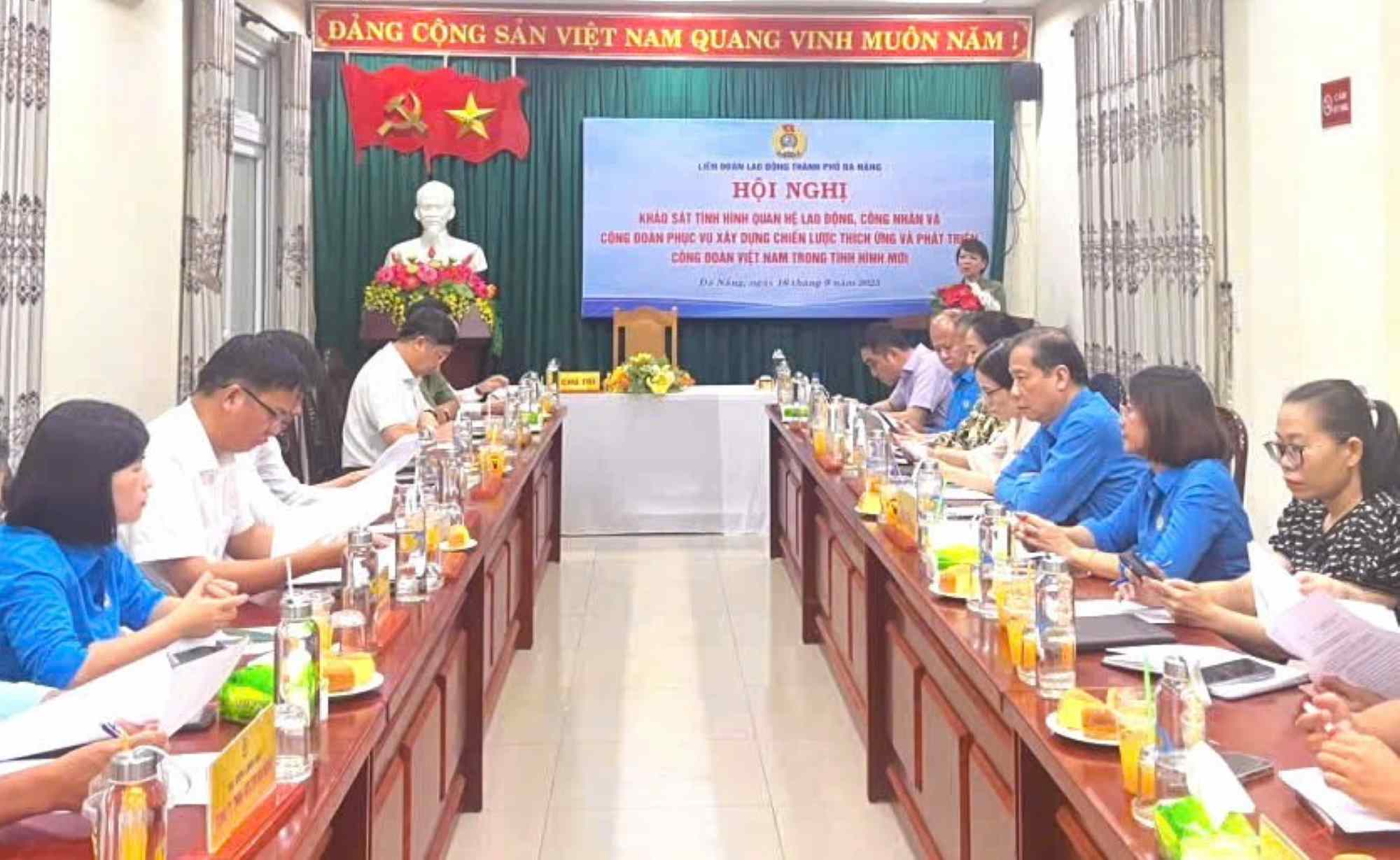 La Organizacion Sindical realiza una encuesta sobre la situacion de las relaciones laborales entre trabajadores y sindicatos en Da Nang. Foto: Phan Ha