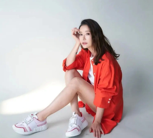 Lam Tam Nhu duoc khen tre trung o tuoi 49. Anh: Chup man hinh tu QQ