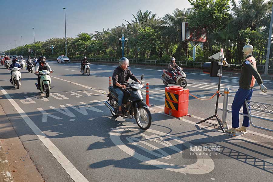 Theo phan lan, xe may va xe dap di chuyen o lan ngoai cung cua cau voi toc do 40km/h. Cac lan con lai danh cho oto duoc ngan cach bang rao sat co dinh, toc do toi da co the chay la 80km/h, rieng lan sat dai phan cach giua la 90km/h.