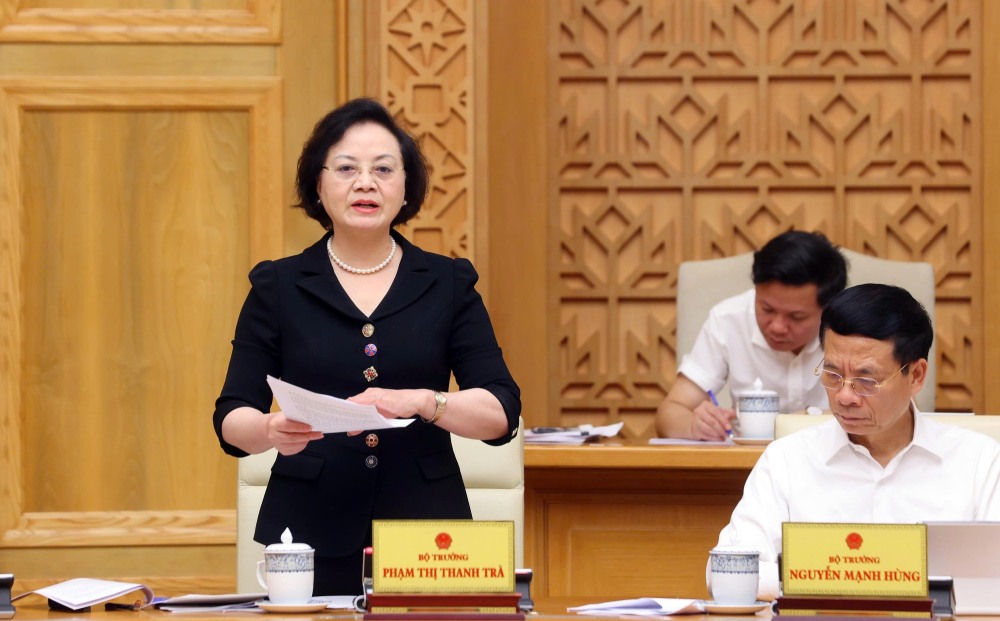Bo truong Bo Noi vu Pham Thi Thanh Tra cho biet den nay ca nuoc co 141.444 nguoi da co quyet dinh nghi viec. Anh: Dinh Hai