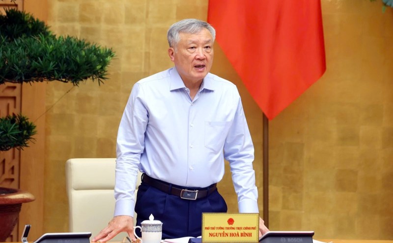 Deputy Prime Minister Nguyen Hoa Binh requested a final settlement of the payment of policies according to Decree 178 for those who have quit their jobs after the restructuring of the apparatus. Photo: Dinh Hai