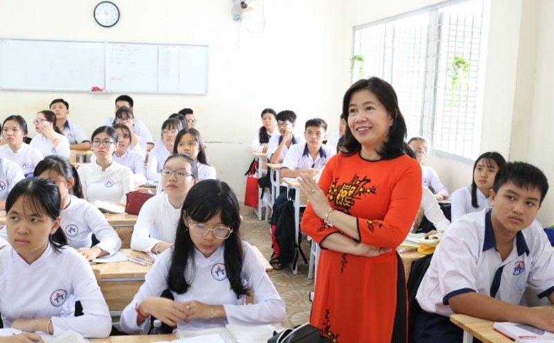 Giáo viên phấn khởi khi nhận loạt tin vui về lương, chế độ đãi ngộ. Ảnh: Chân Phúc