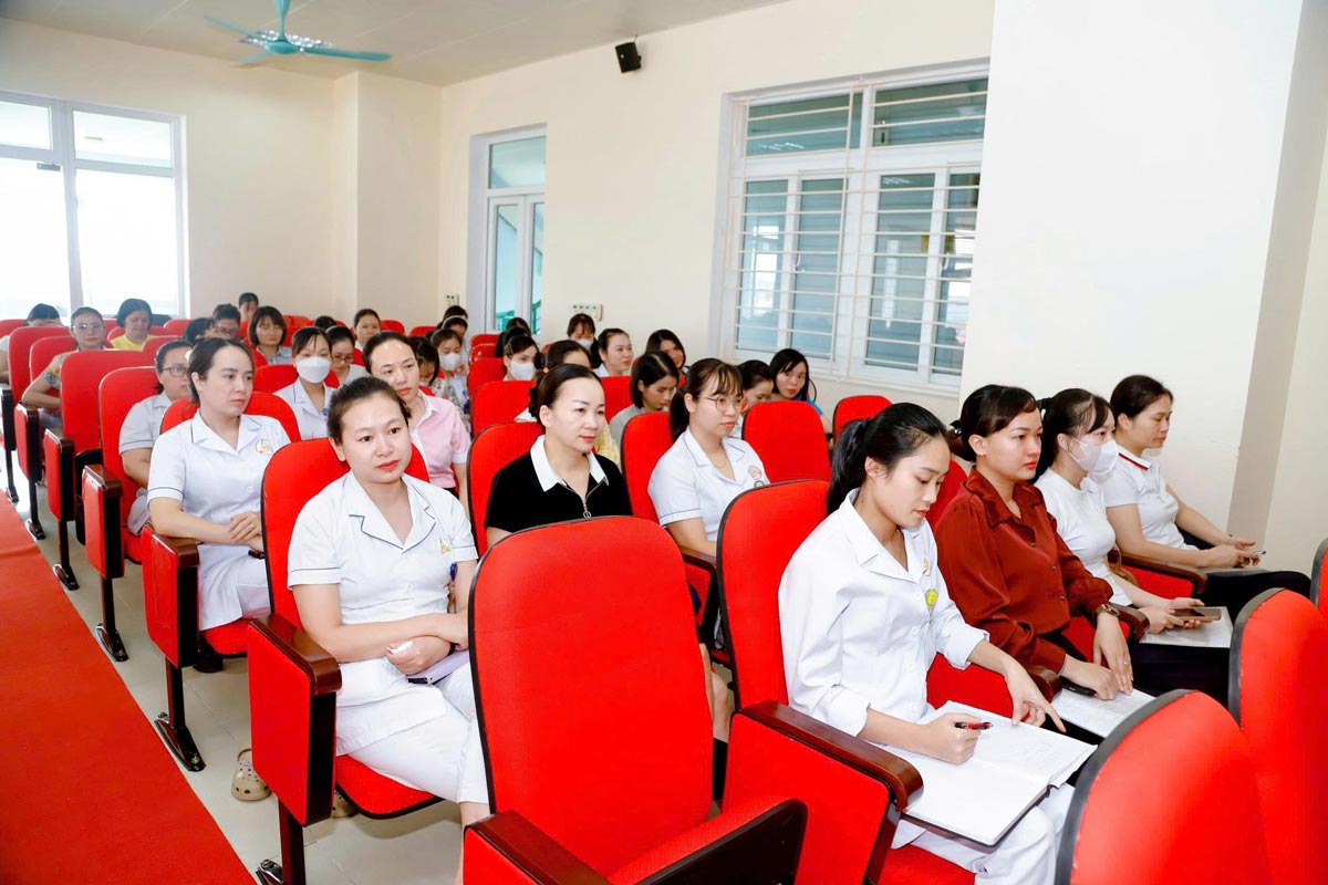 Quang canh hoi nghi. Anh: Cong TTDT phuong Dong Trieu