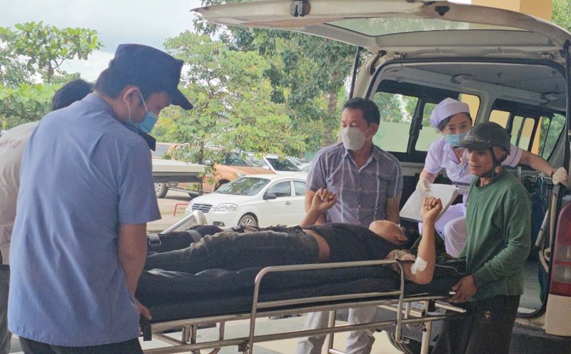 After the accident, the seriously injured victims were taken to Quang Tri General Hospital for emergency care. Photo: Hung Tho