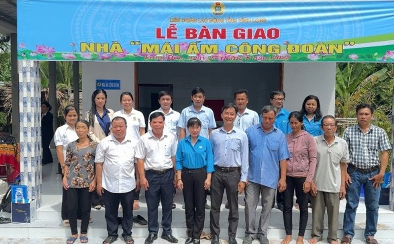 Over the past 20 years, the Trade Union Shelter Fund has supported more than 101 billion VND to build 3,314 houses for workers. Photo: Hoang Loc