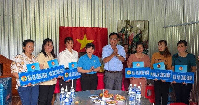 Chuong trinh Mai am Cong doan da ho tro xay dung 3.314 can nha, mang lai niem vui an cu cho nhieu gia dinh cong nhan. Anh: Hoang Loc