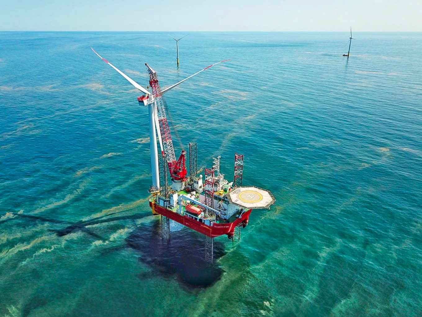 With a coastline of more than 3,200 km and technical potential for import-export of nearly 600 GW, Vietnam is considered a country with a great advantage for import-export development. Photo: Petrovietnam