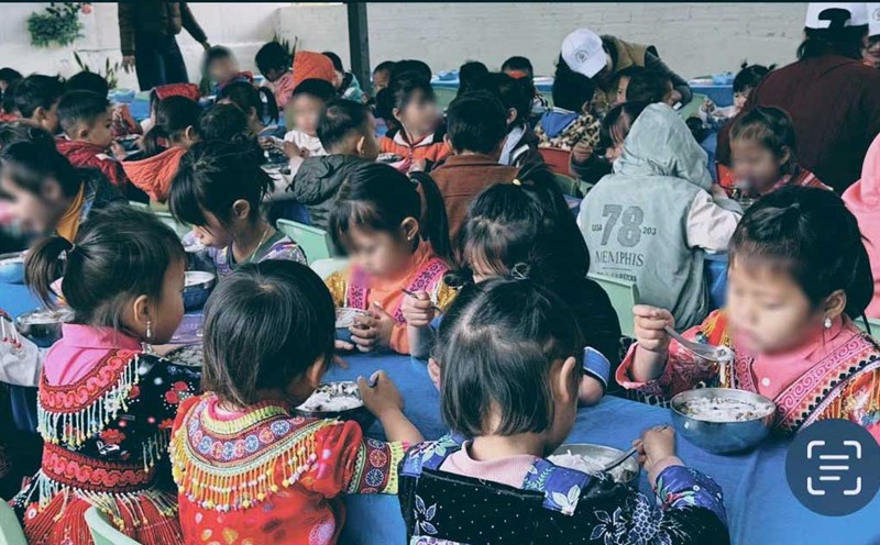 Dien Bien will strictly handle if commune officials interfere in students' boarding meals. Photo: Van Thanh Chuong