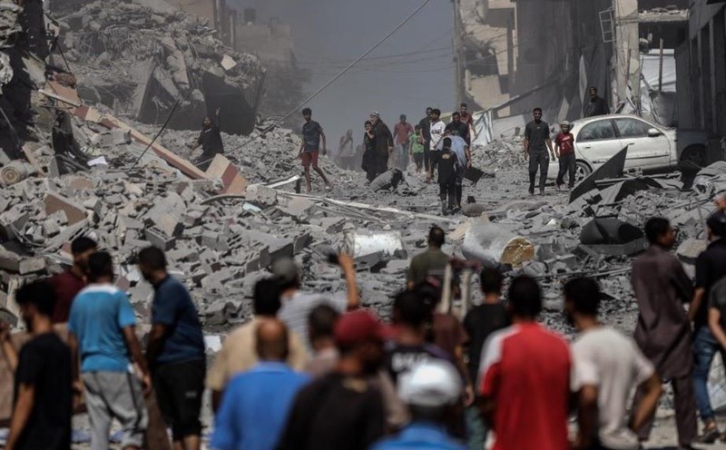 Palestinians check damaged homes in the Al- nasr area, Gaza City after an Israeli airstrike on September 12, 2025. Photo: Xinhua