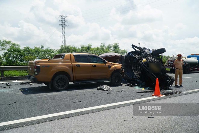 Ý kiến trái chiều về việc trồng cây ở dải phân cách sau vụ TNGT trên cao tốc Pháp Vân - Cầu Giẽ. Ảnh: Hà Vi