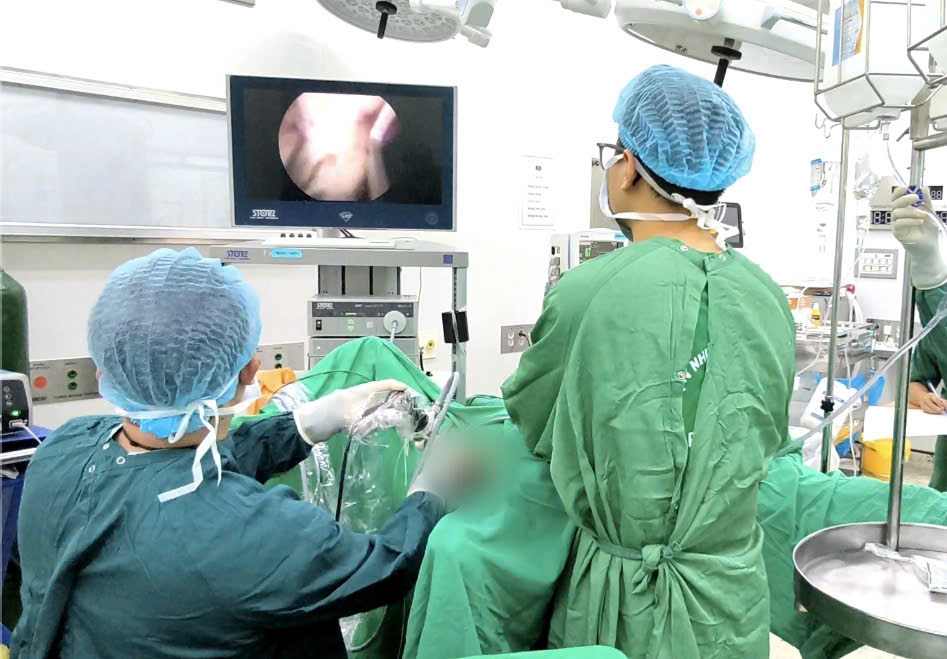 반 킬로그램의 전립선 종양 수술을 망설이다 목숨을 잃을 뻔했습니다. 사진: Thanh Dang