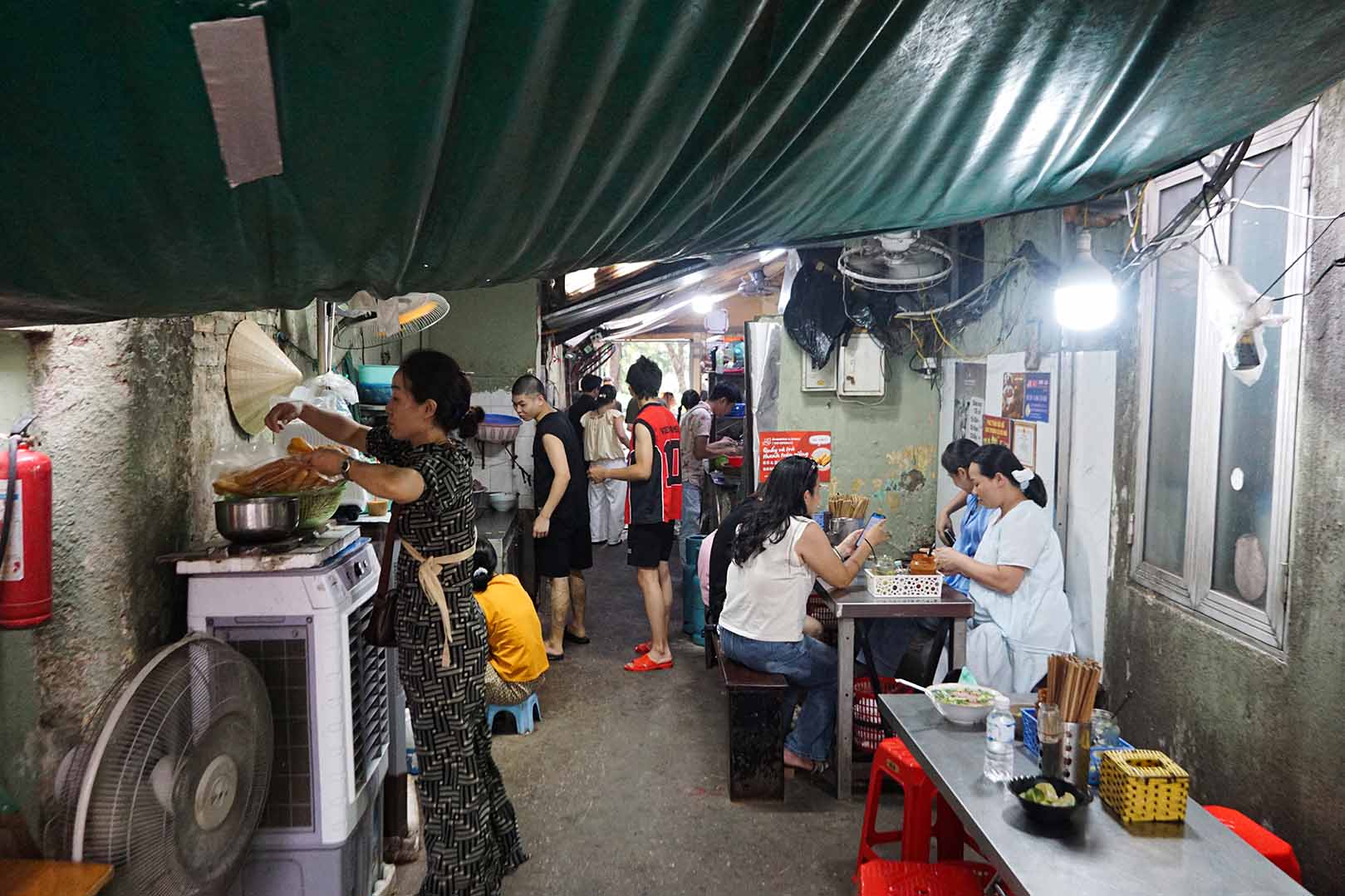 The famous Pho Thin restaurant in Hanoi is in the area of land clearance to implement the square - park project east of Hoan Kiem Lake. Photo: Huu Vu