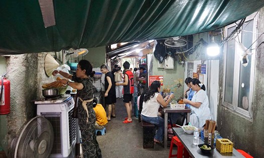 Quán phở Thìn nổi tiếng Hà Nội nằm trong diện giải tỏa để thực hiện dự án quảng trường - công viên phía Đông hồ Hoàn Kiếm. Ảnh: Hữu Vũ