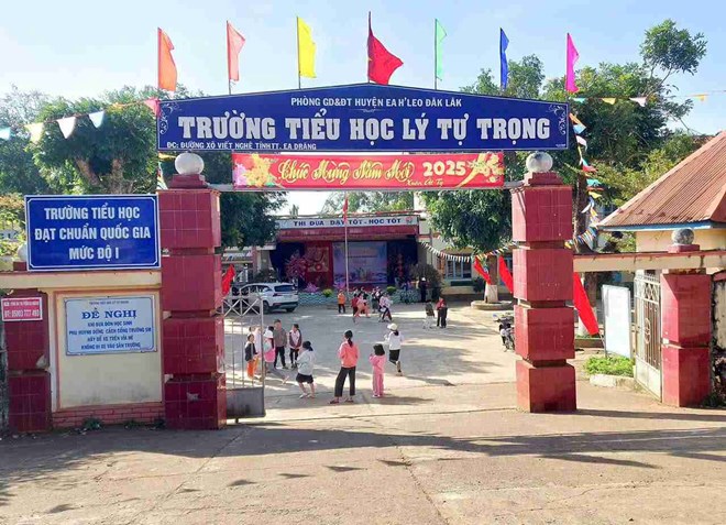 Sở GDĐT Đắk Lắk phản hồi vụ một trường học liên tục đổi đồng phục học sinh