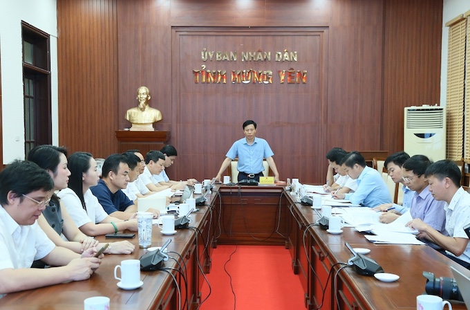 El vicepresidente del Comite Popular Provincial Lai Van Hoan habla en la reunion. Foto: Portal de Informacion y Comunicaciones de la provincia de Hung Yen