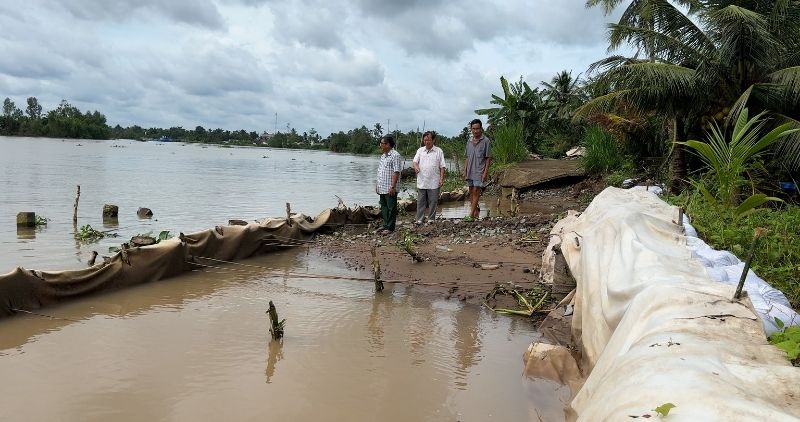 Nguoi dan lo ngai khi viec dap dat o cac doan sat lo lan nay co the khong vung, nhu nhung lan truoc. Anh: Hoang Loc