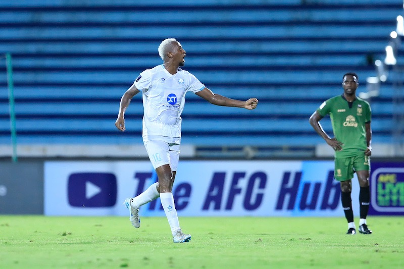 Caio Cesar mo ti so cho Nam Dinh. Anh: Minh Dan