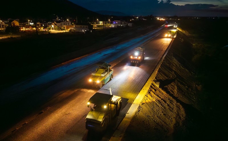 Construction of the North - South Expressway. Photo: Vien Nguyen