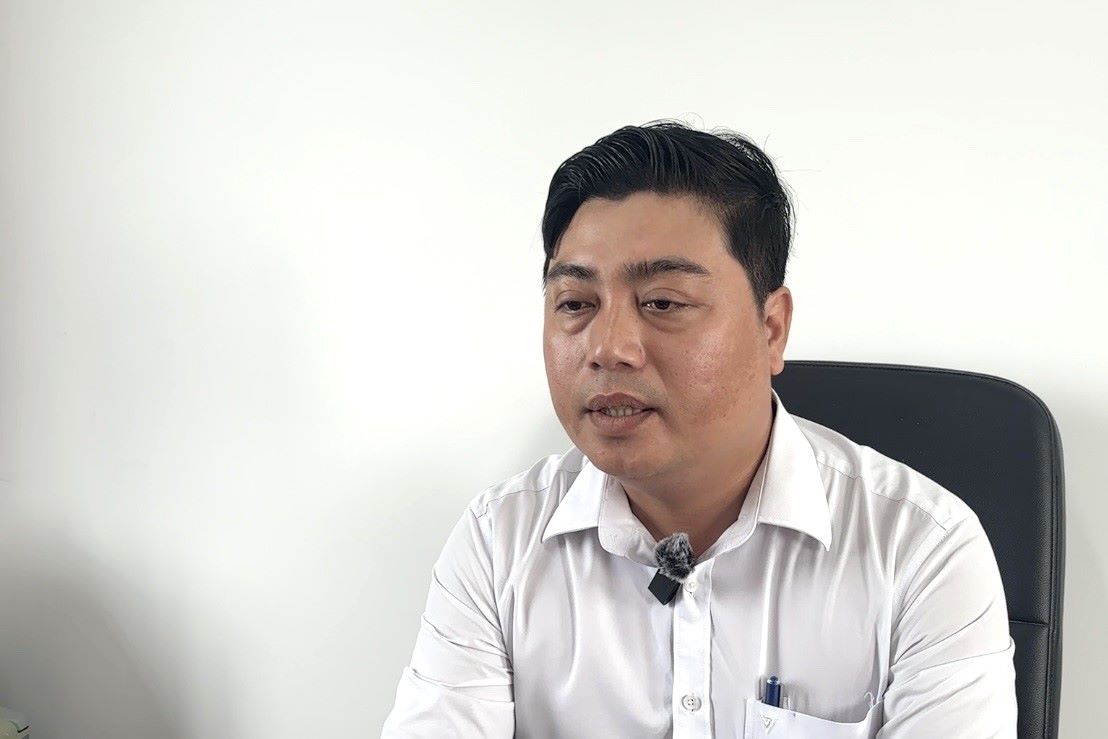 Ong Huynh Kim Nghia - Pho Chu tich UBND phuong An Thang, TP Da Nang tra loi ve cac van de xung quanh BOT dat tai dia ban phuong. Anh: Tran Thi