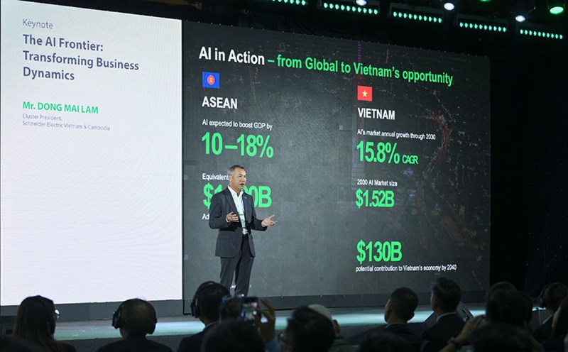 Mr. Dong Mai Lam, General Director of Schneider Electric Vietnam and Cambodia shared at the event. Photo: T.N