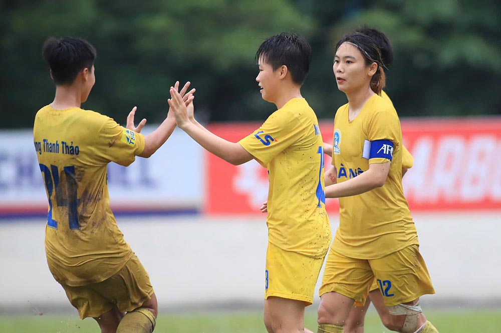 Hanoi won against Ho Chi Minh City II in round 4 of the National Women's Football Championship - Thai Son Bac Cup 2025. Photo: VFF