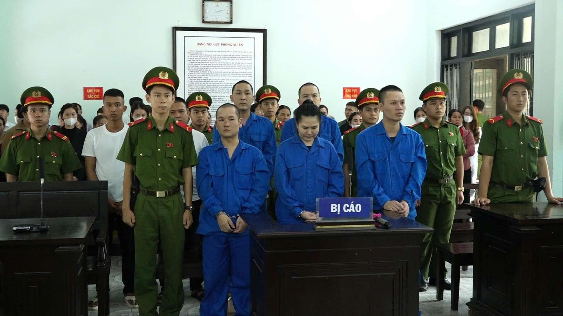 A group of 6 men and 1 woman using drugs in a karaoke bar were sentenced to prison. Photo: Ngoc Minh