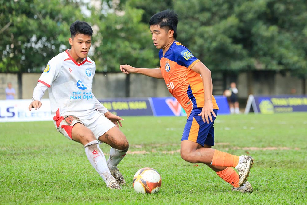 U17 Da Nang (ao cam) vuot qua U17 Nam Dinh voi ti so toi thieu. Anh: VFF