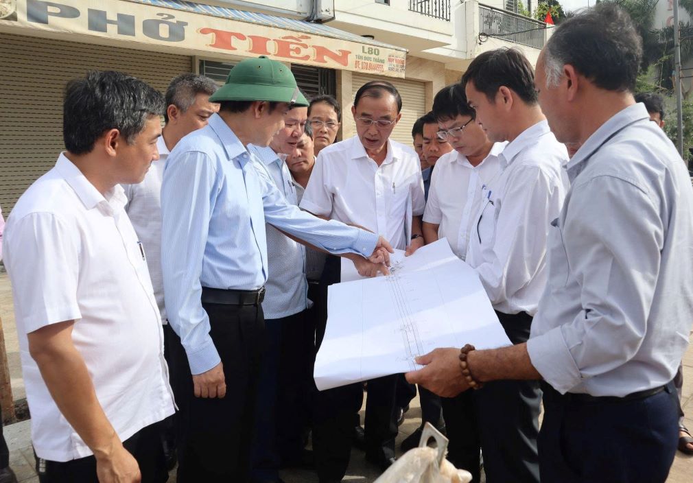 Chu tich UBND tinh Dak Lak da co chi dao truc tiep trong buoi kiem tra. Anh: Hoang Tuyet