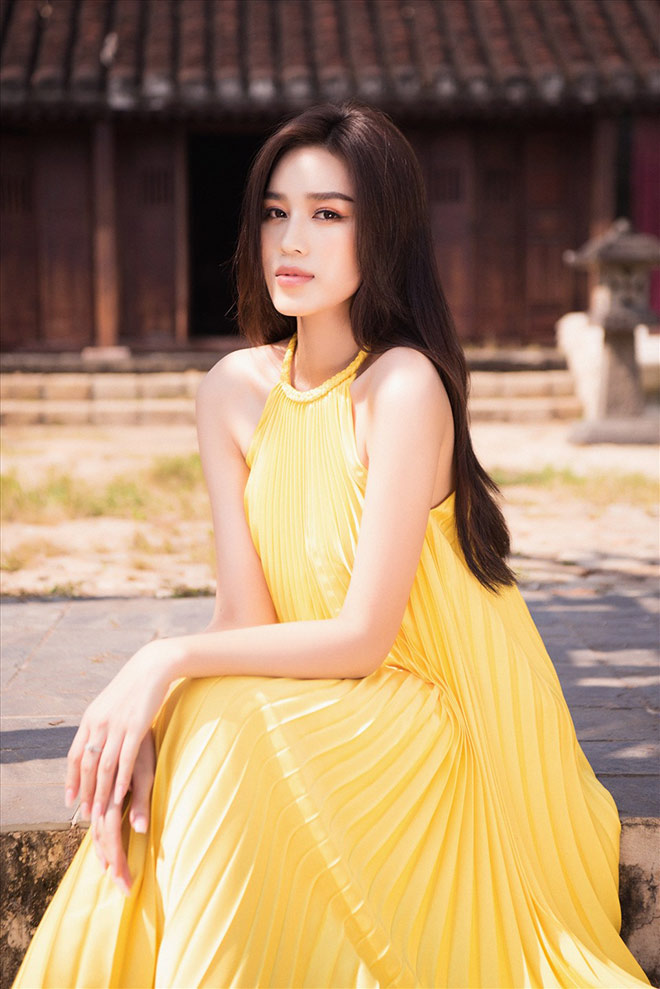Hoa hau Do Thi Ha. Anh: Sen Vang