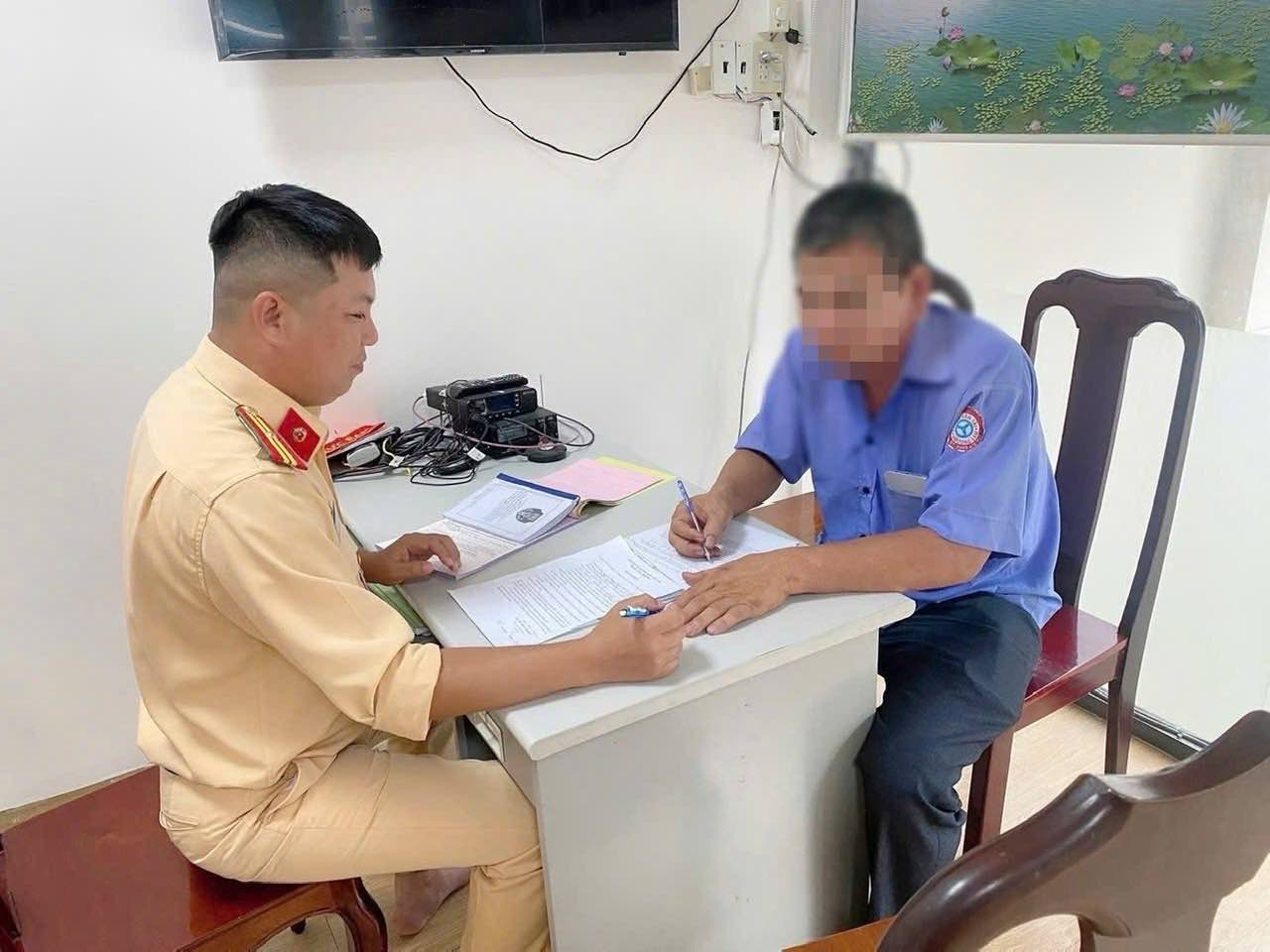Doi CSGT duong bo so 2 lap bien ban xu phat doi voi ong H. Anh: Cong an tinh Dong Nai