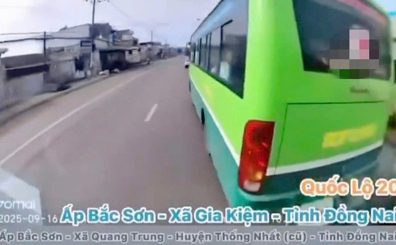Bus recklessly overtakes on National Highway 20. Photo cut from a clip provided by the people