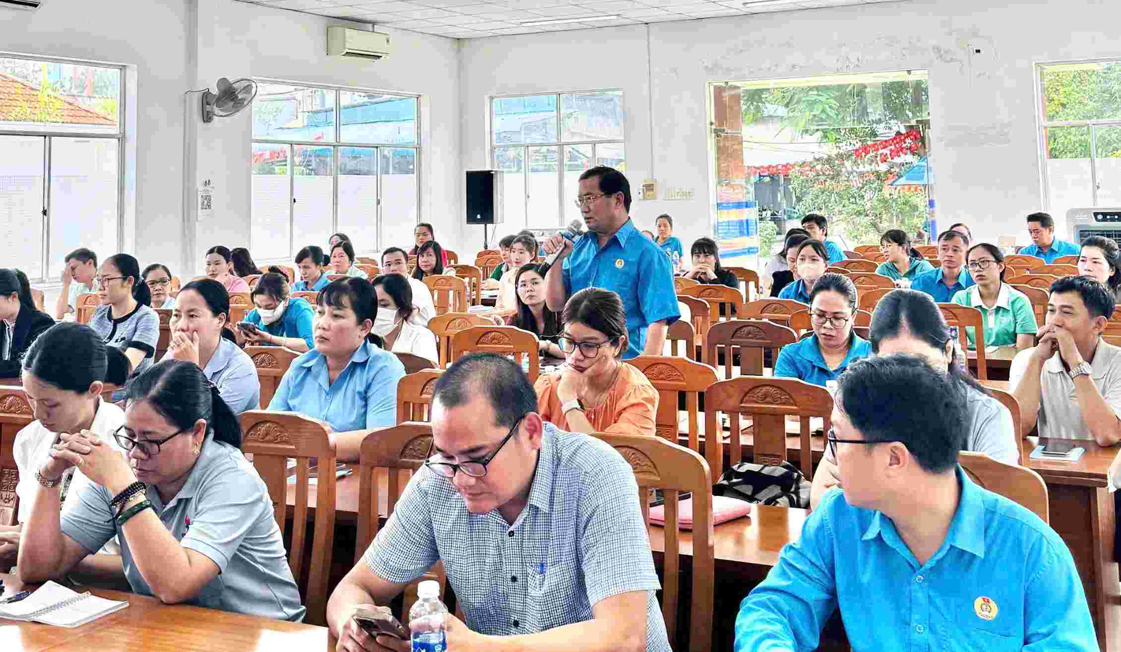 2025년 9월 노동조합 업무 회의에 참석한 노동조합. 사진: Duy Linh