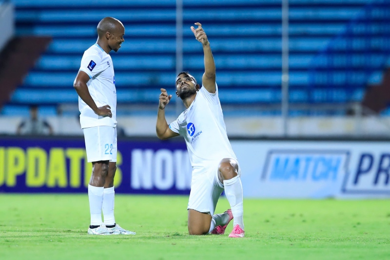 Doi bong thanh Nam gianh chien thang chung cuoc 3-1 truoc Ratchaburi bang pha lap cong cua Caio Cesar va cu dup cua Brenner.